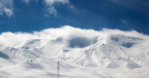 雪域高原上架起一条造福人民的"光明天路"