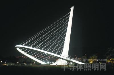 LED為青奧會預熱：世紀塔等30多處標志性建筑點亮夜南京